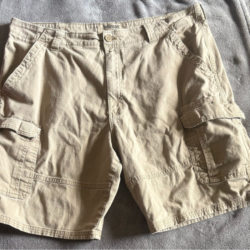 Wrangler Men's Tan Cargo Shorts
